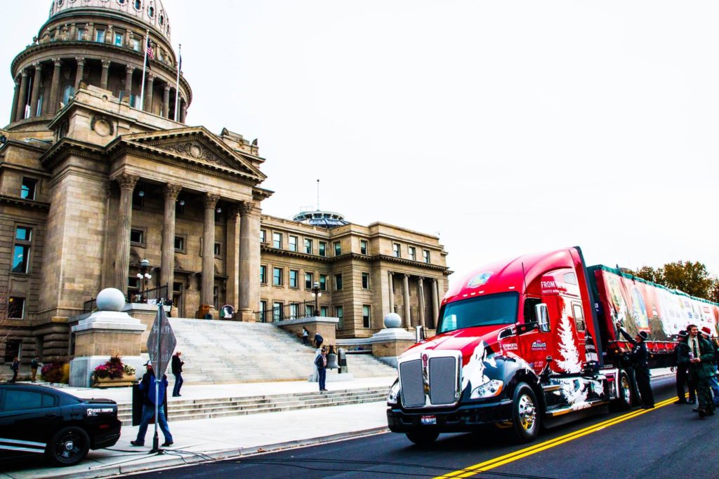 US-Capitol-Christmas-Tree-Truck
